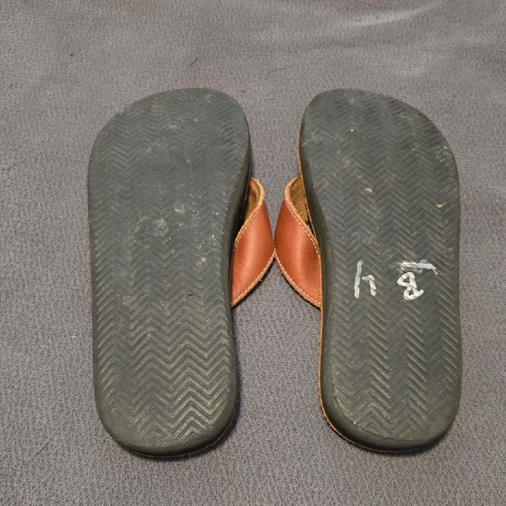 Old Navy Brown Leather Sandals Classic Thong Design - Picture 6 of 6